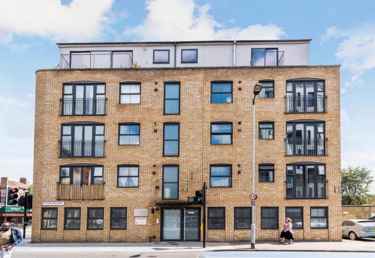 Apartment Modern And Industrial 2 Bed - Close To London Bridge, Sleeps 6 *