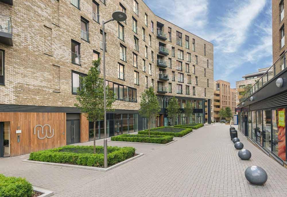 Chic 2-bedroom In Canada Water, - Stylish Retreat Near The River Thames Apartamento
