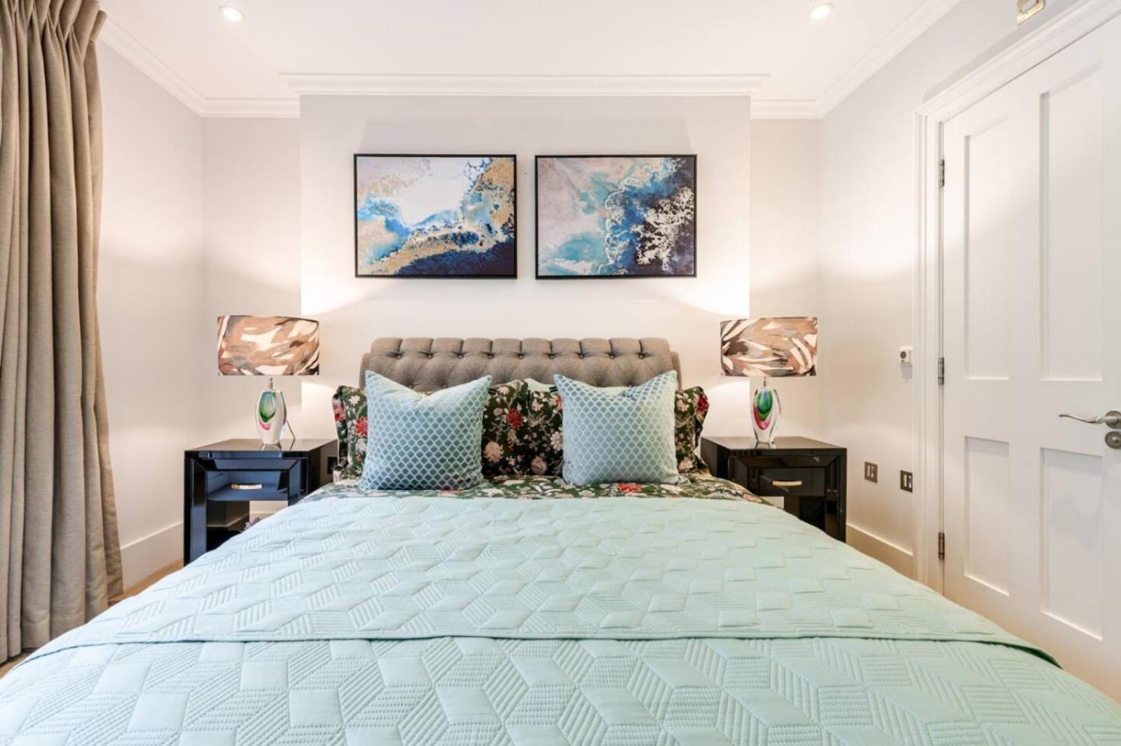 Super Lux 3 Bed By Mayfair Apartment