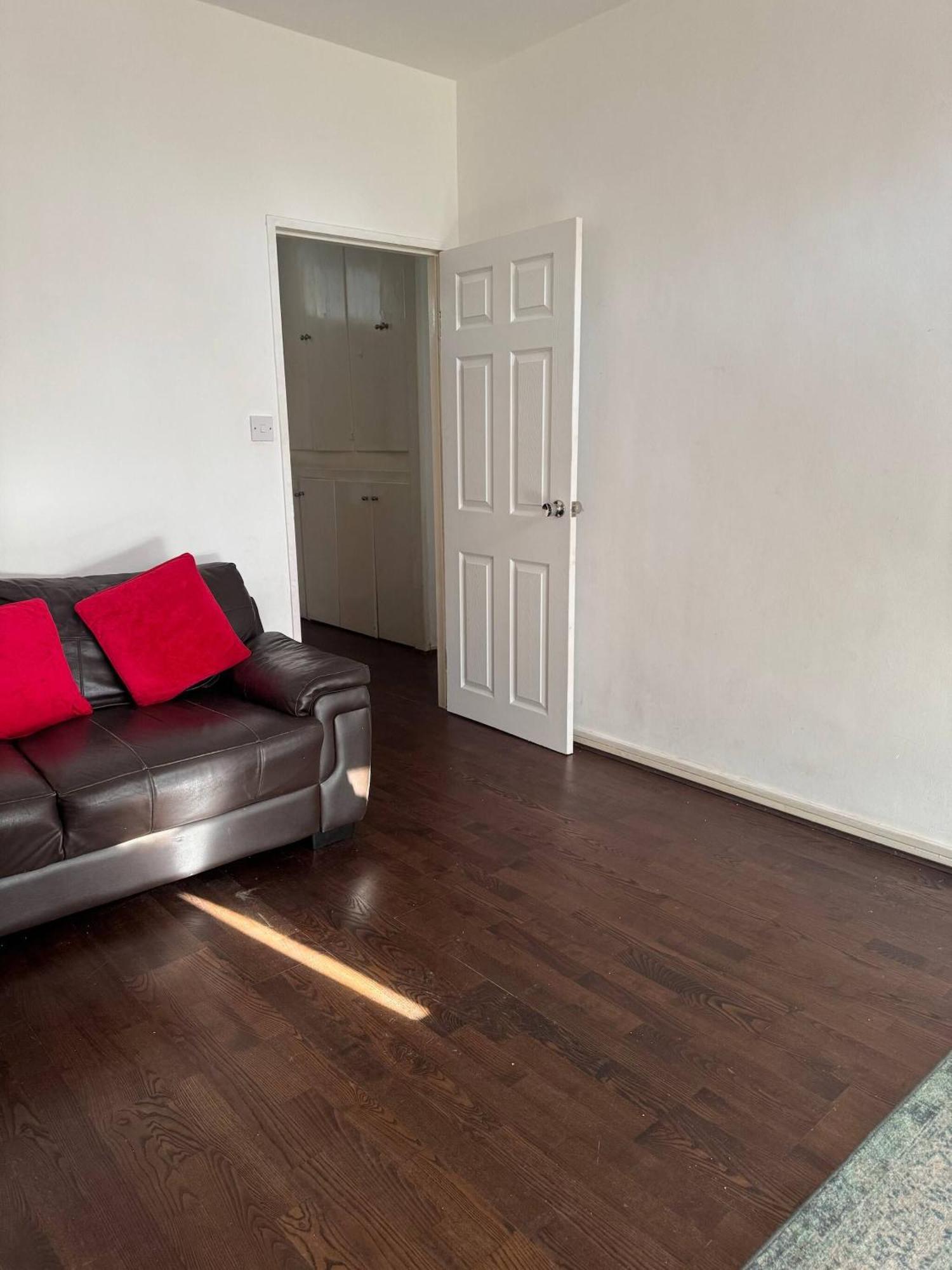 Charming 2 Bed In Apartment