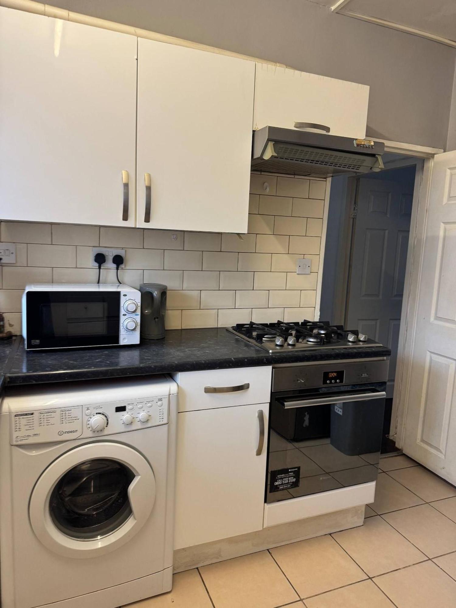Charming 2 Bed In London