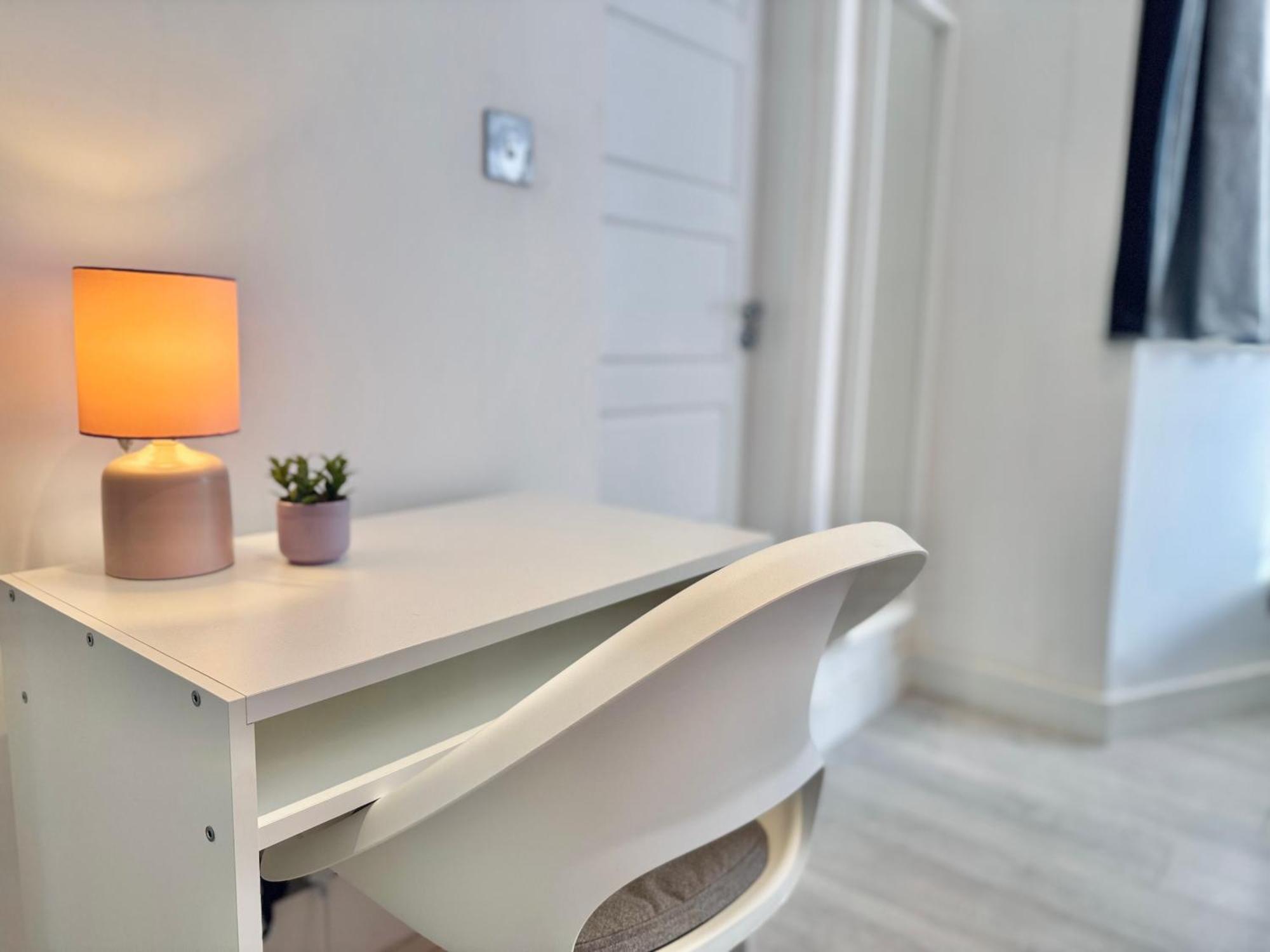En-suites With Free Parking 30min To