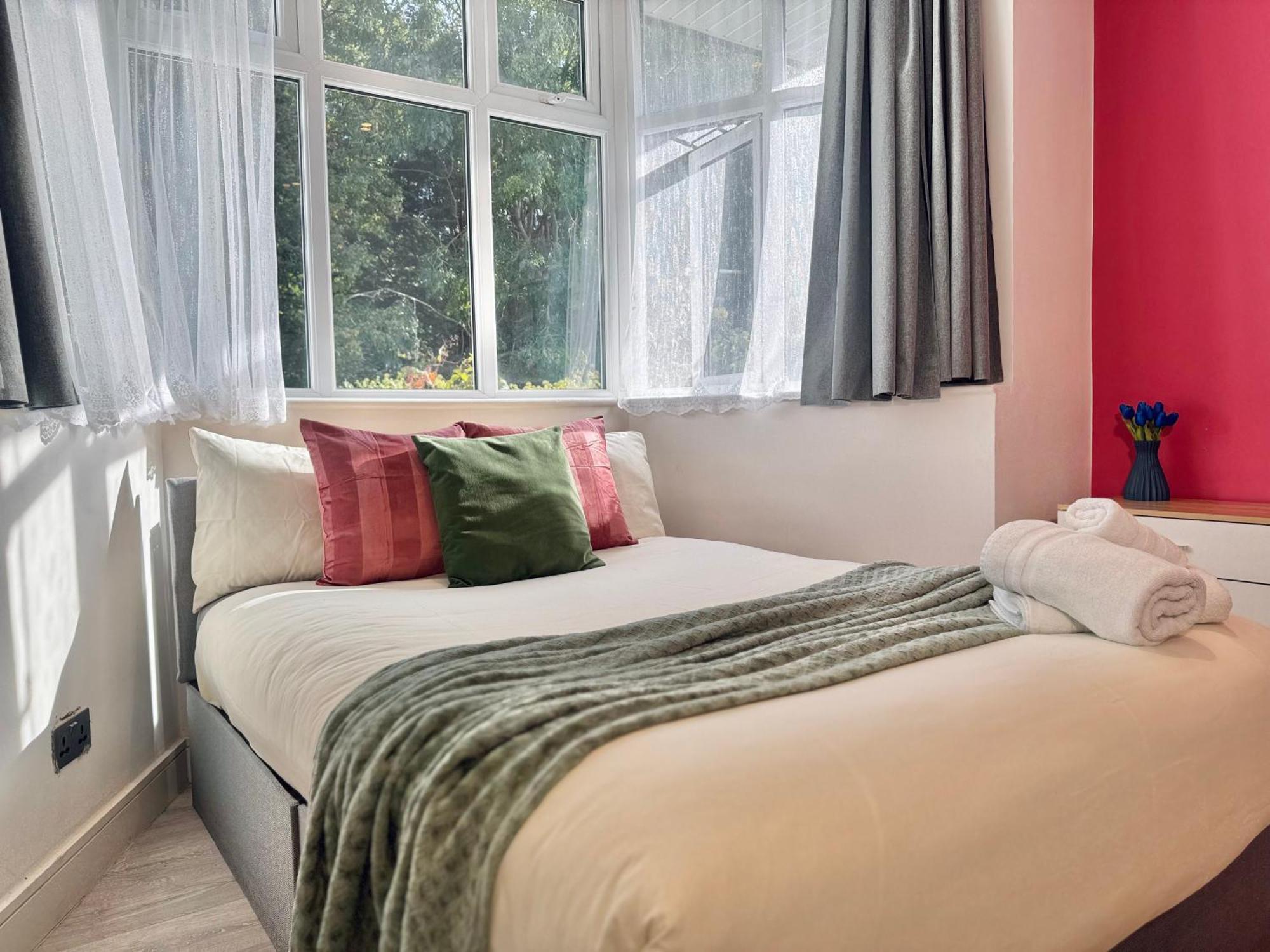 Casa de hóspedes En-suites With Free Parking 30min To