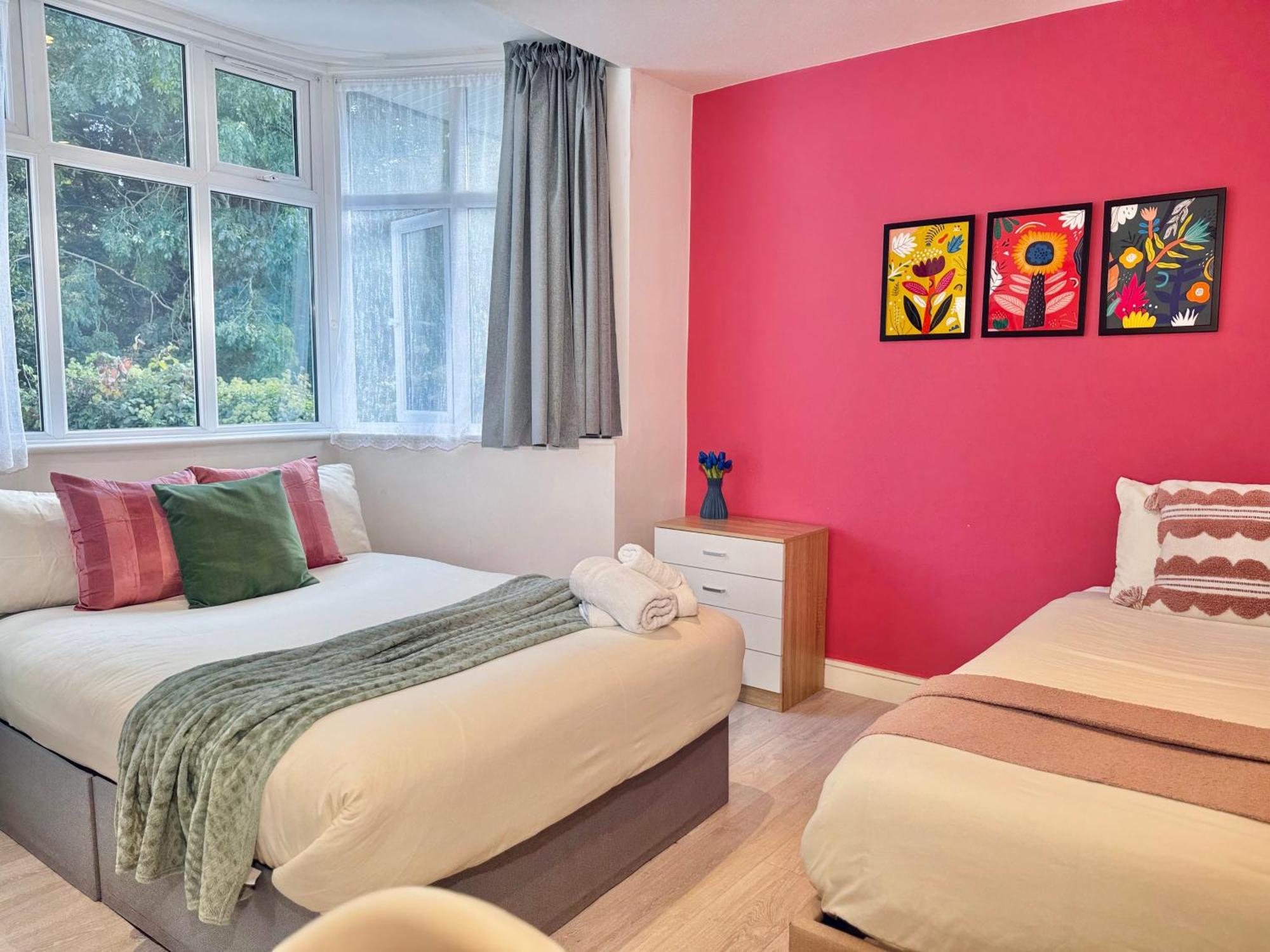 En-suites With Free Parking 30min To *