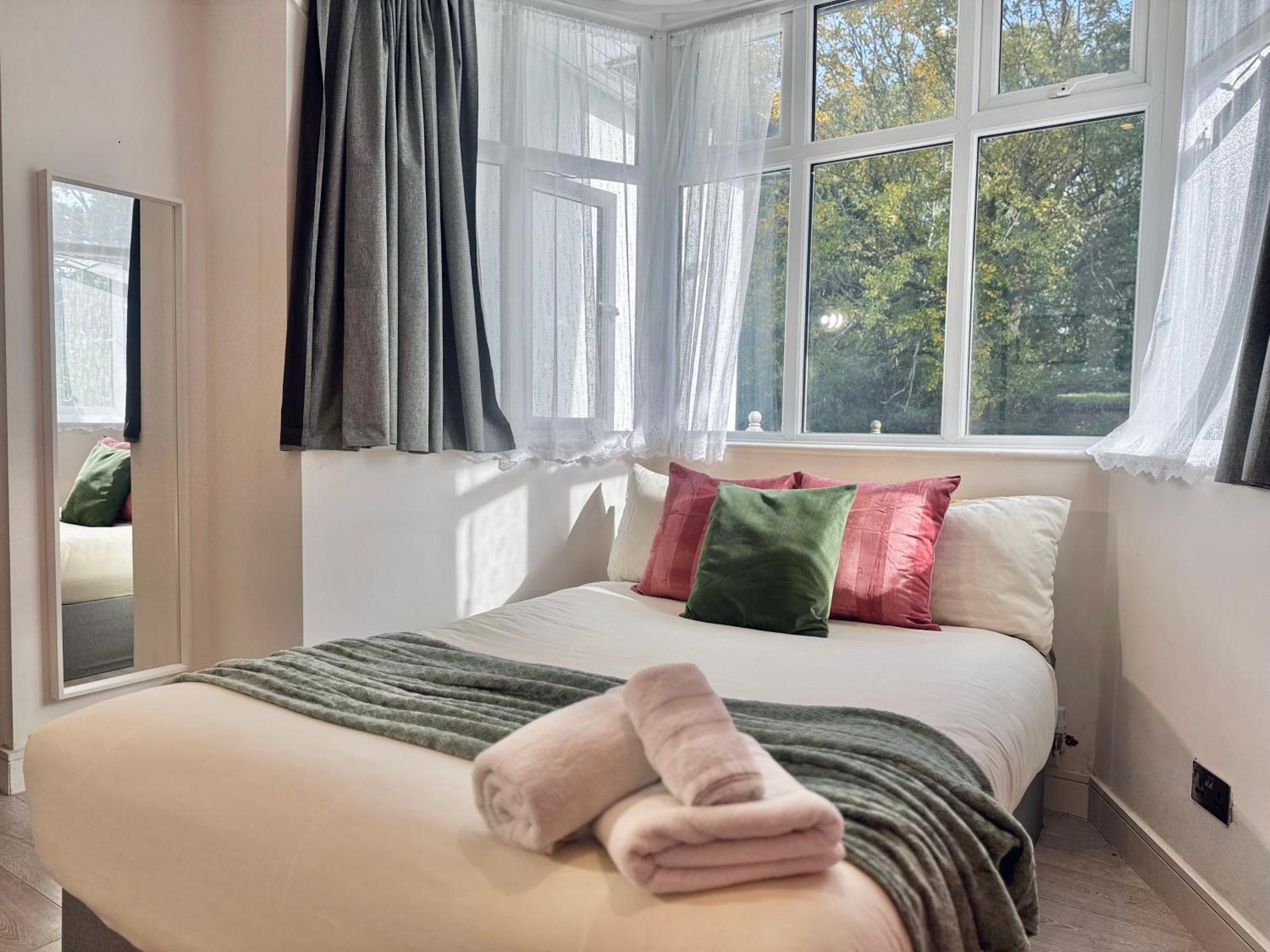 Casa de hóspedes En-suites With Free Parking 30min To