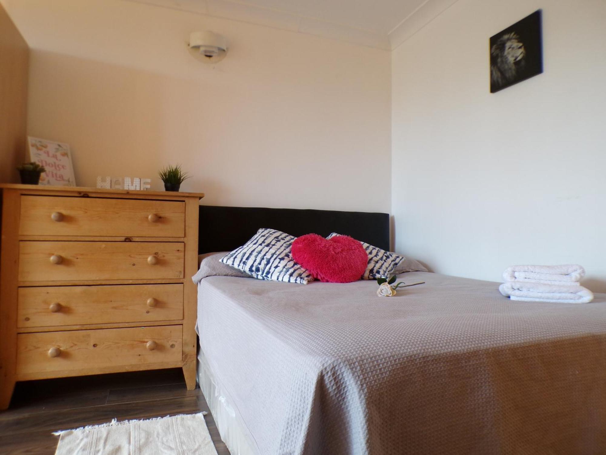 Chelsea Orange Sleeps10-petsok-parking Apartment