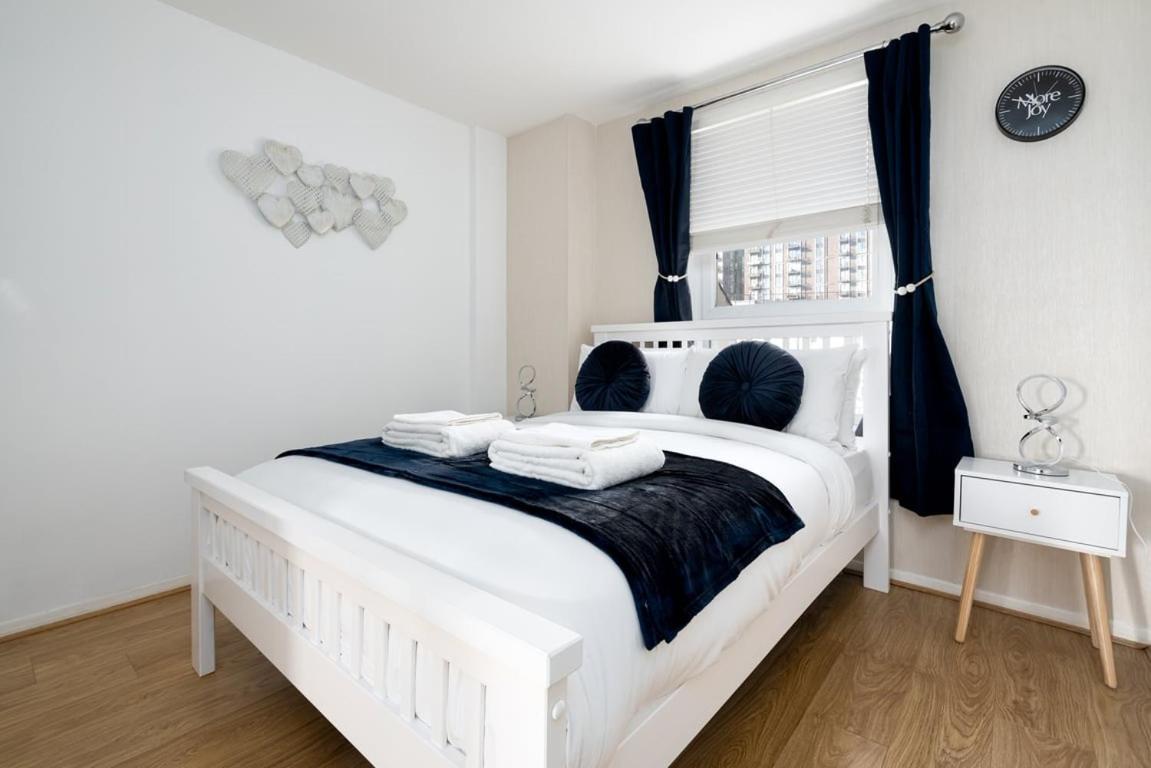 Luxury Two Bedroom River View In Canary Wharf