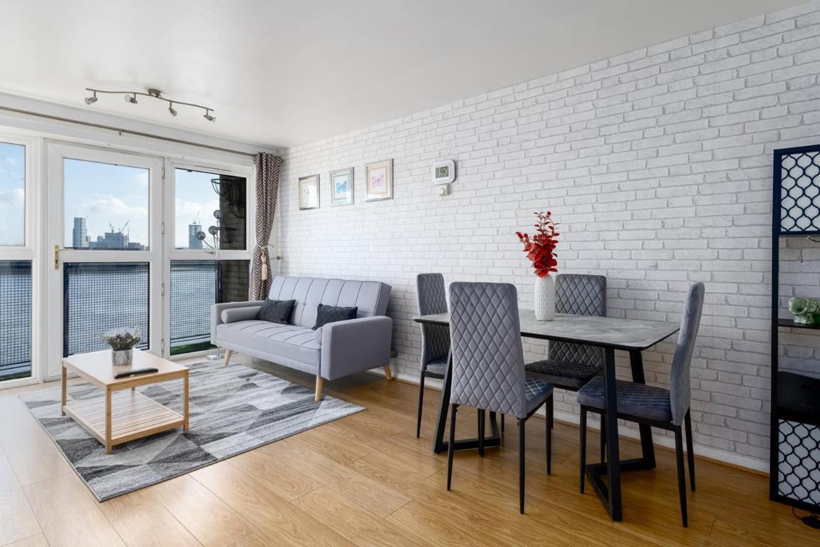 Luxury Two Bedroom River View In Canary Wharf