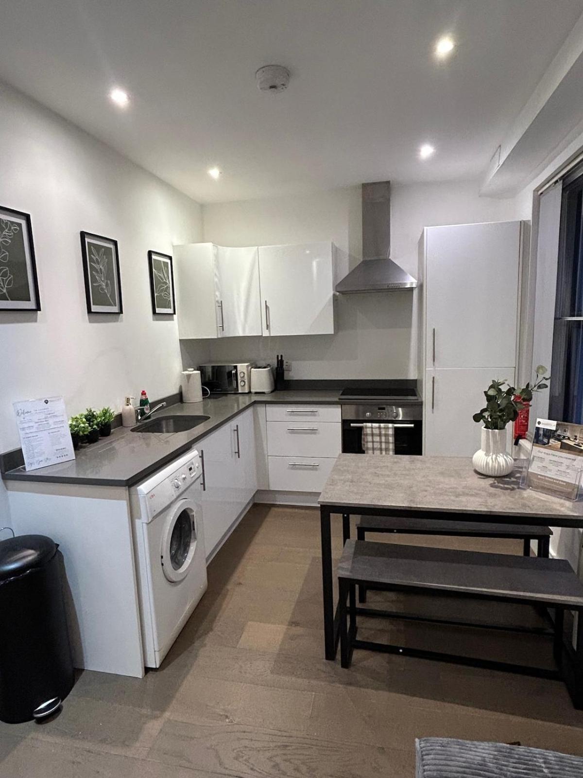2 Bed Stylish Apartment, Vibrant Hoxton Apartment London
