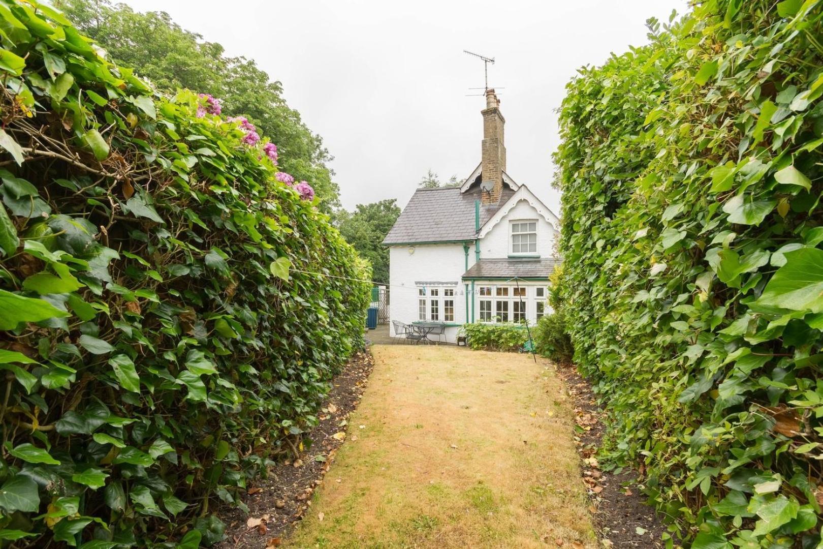 Unique Country Nr Nature Reserve Sleeps 4 London