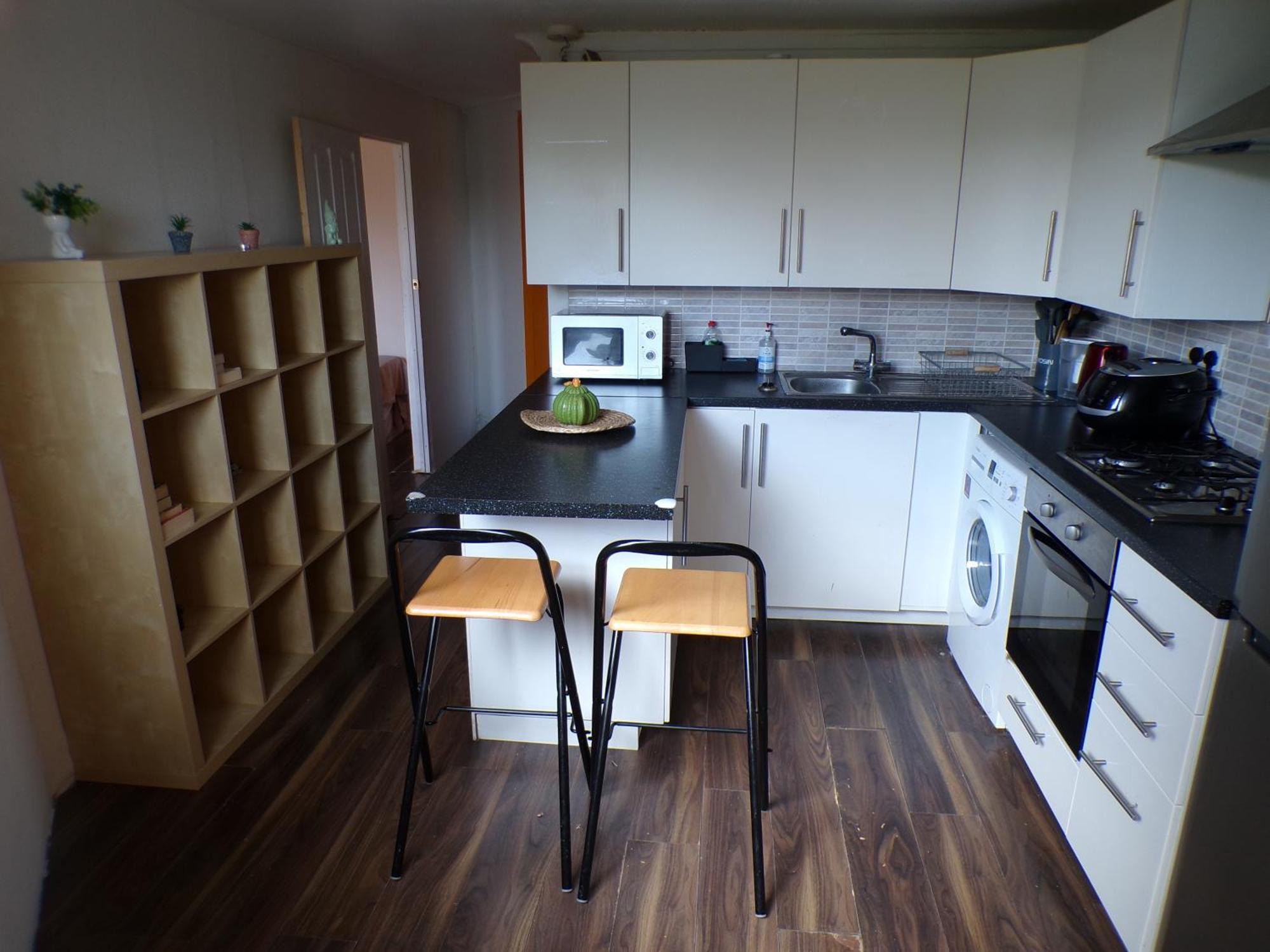 Chelsea Orange Sleeps10-petsok-parking *