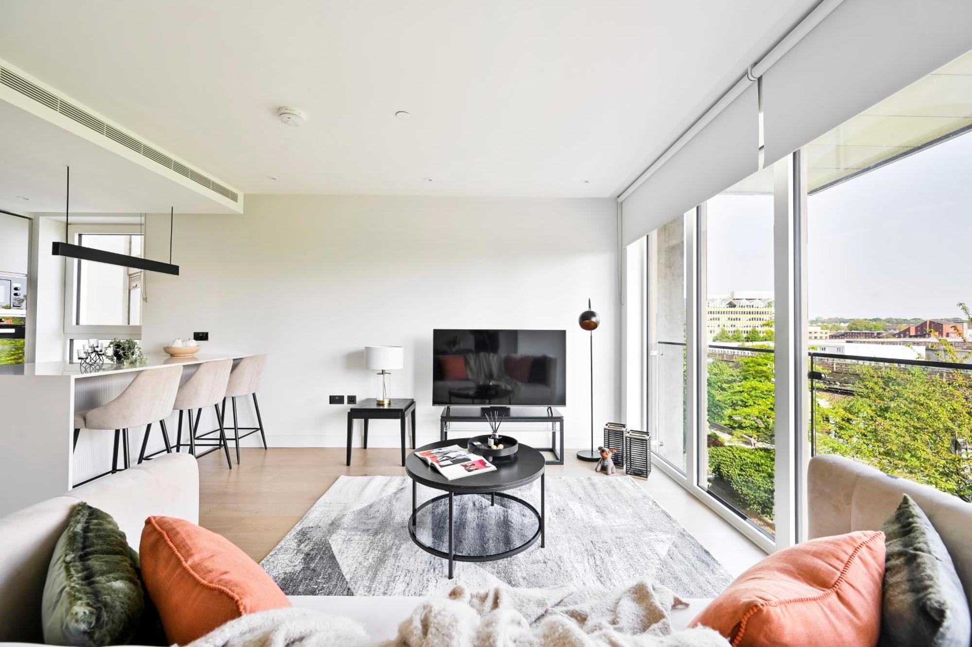 Apartment Luxury 2-bed 2-bath -white Living -steps To Tube *
