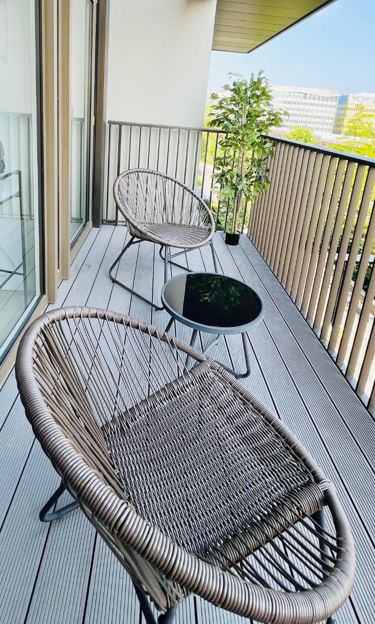 Apartment Luxury 2-bed 2-bath -white Living -steps To Tube