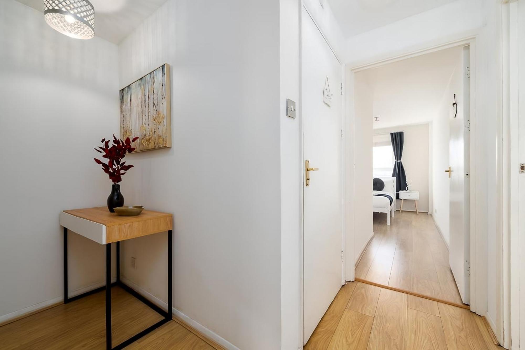 Luxury Two Bedroom River View In Canary Wharf Apartment