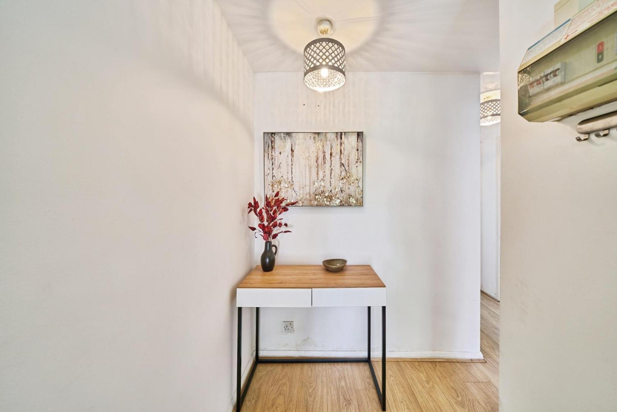 Luxury Two Bedroom River View In Canary Wharf *