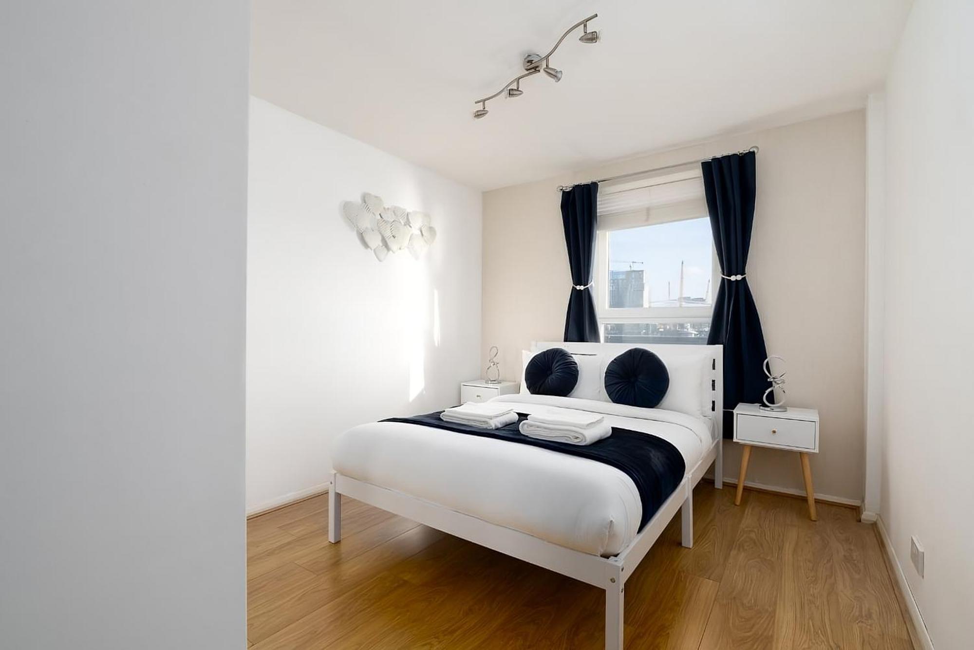 Apartment Luxury Two Bedroom River View In Canary Wharf London