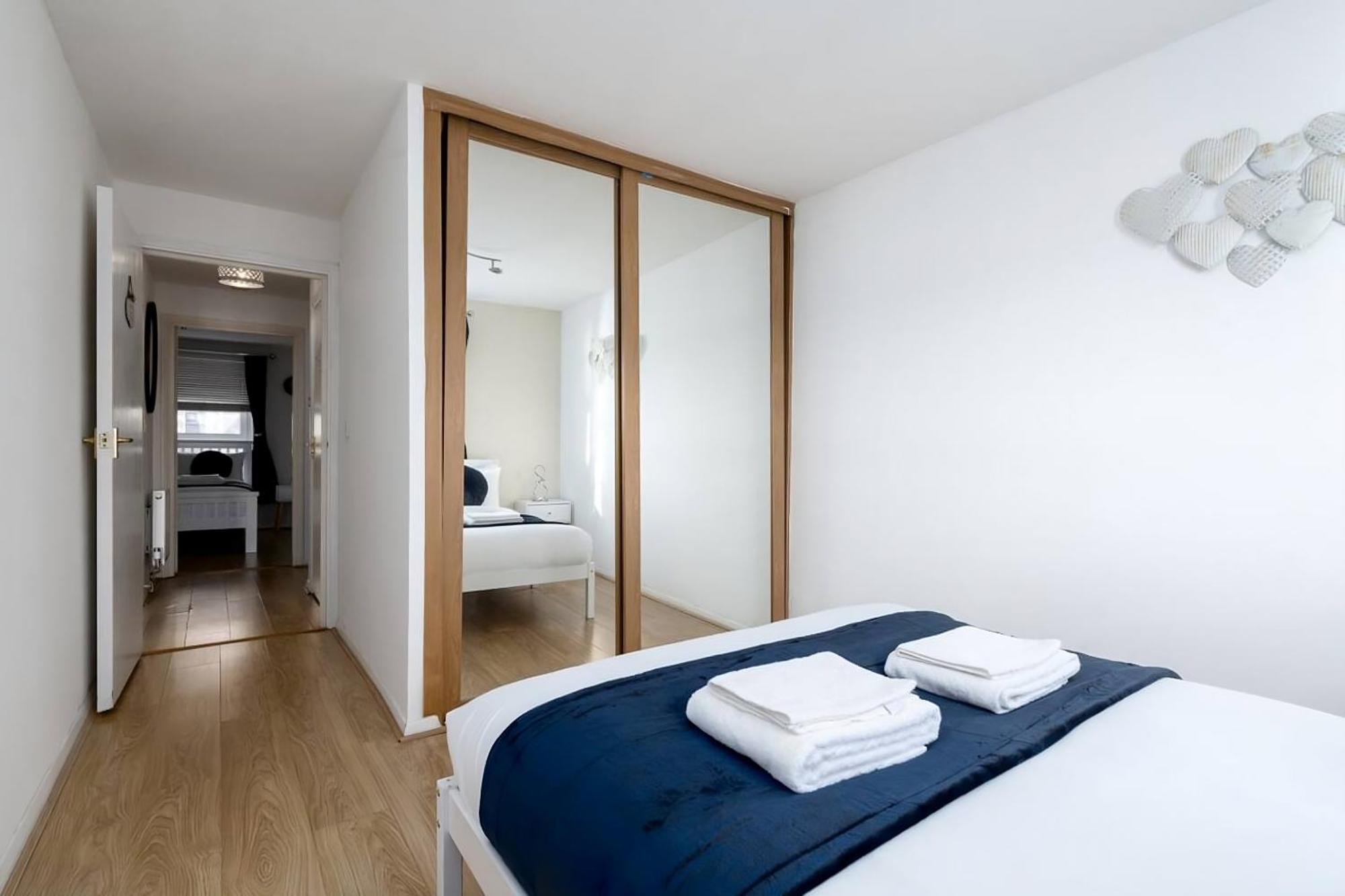 Luxury Two Bedroom River View In Canary Wharf Apartment *