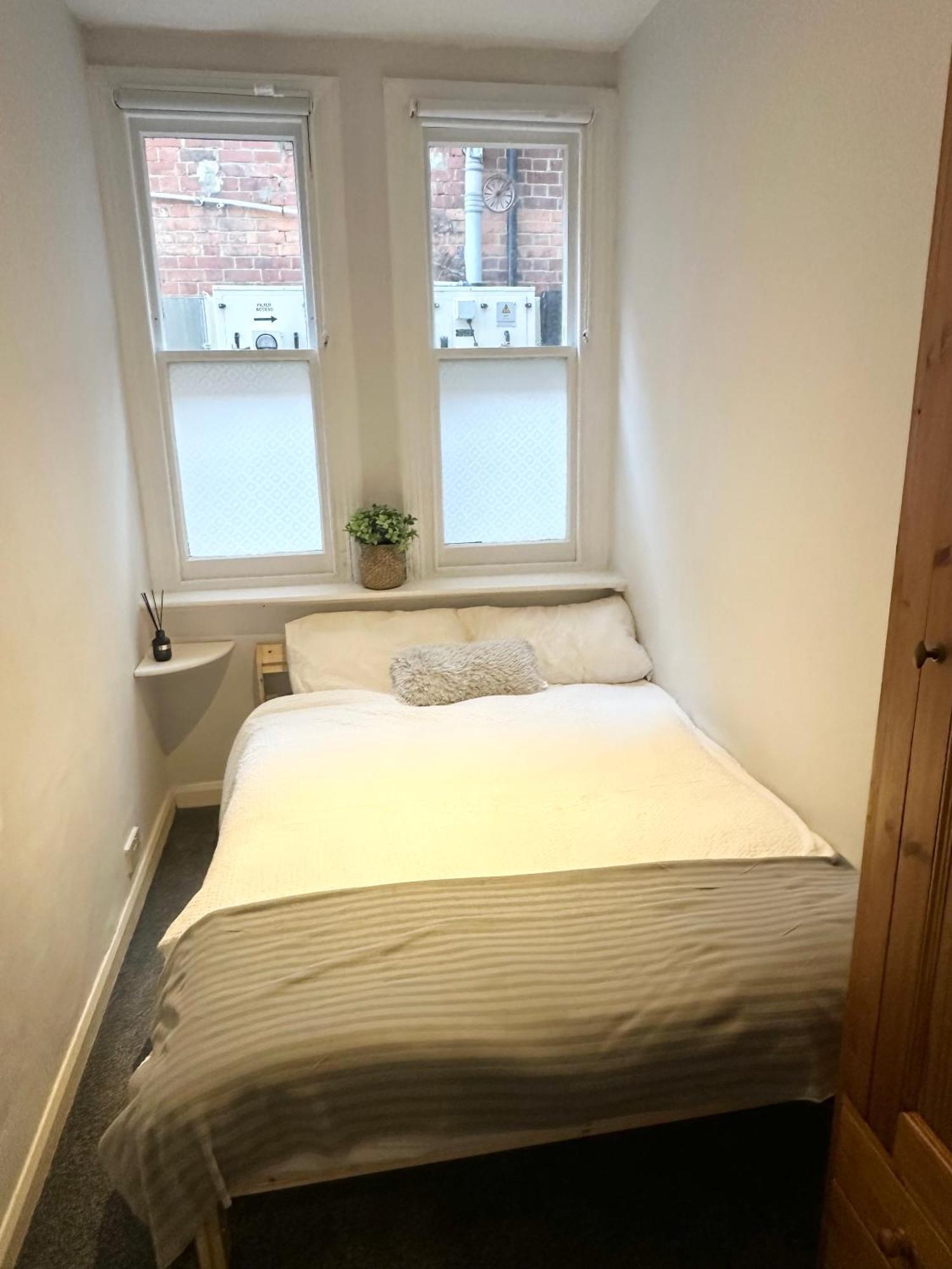 1 Bedroom Flat In Fulham Apartment *