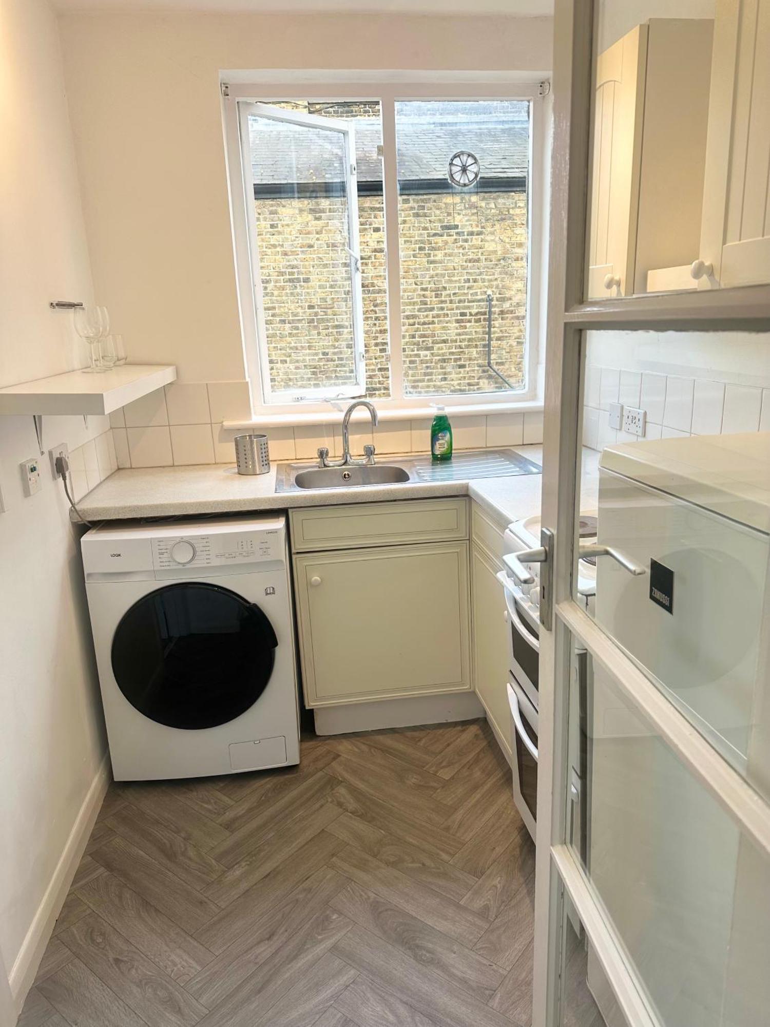 1 Bedroom Flat In Fulham Apartment