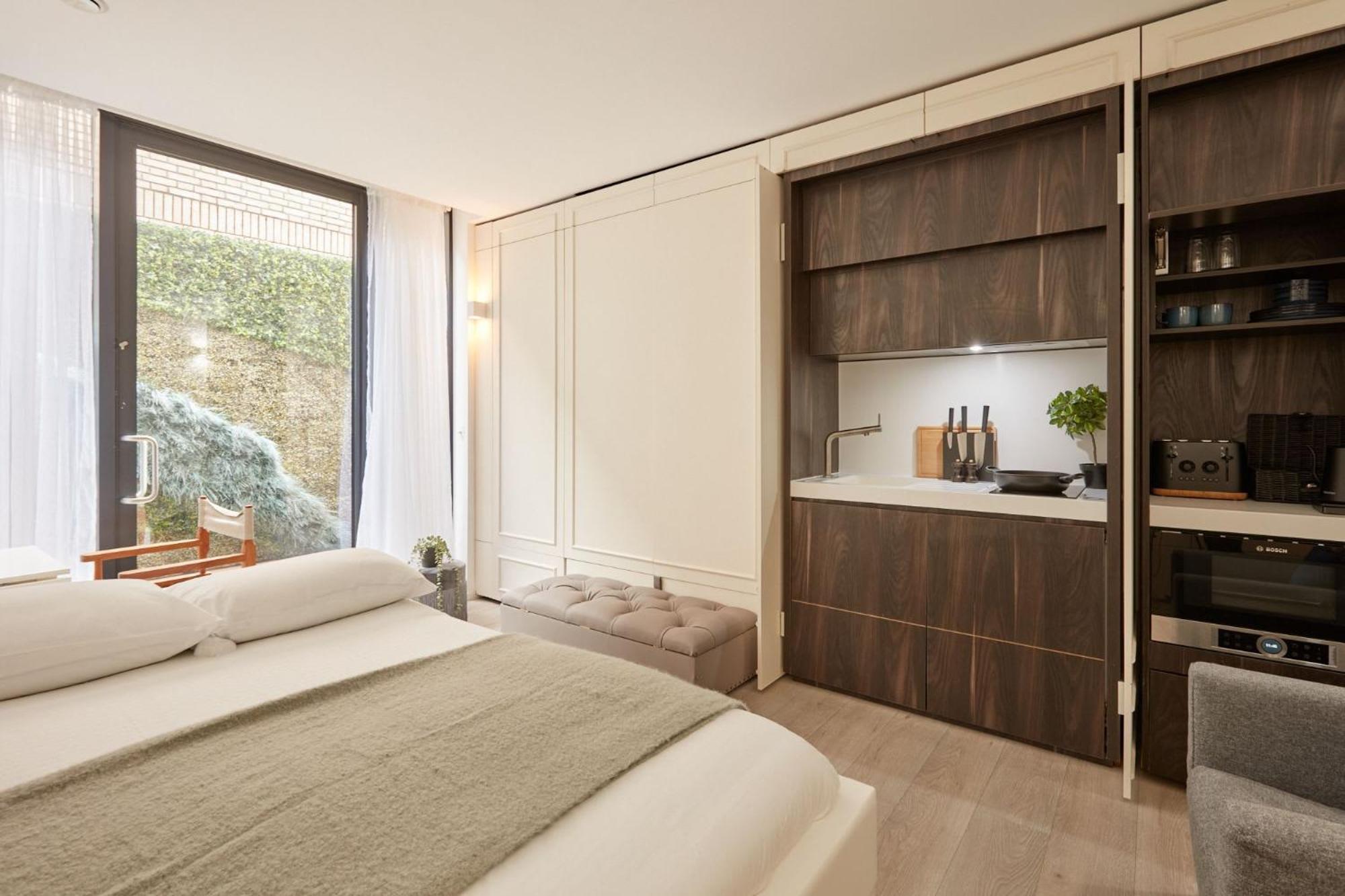 Luxury West Living In Loftus Road Apartment *