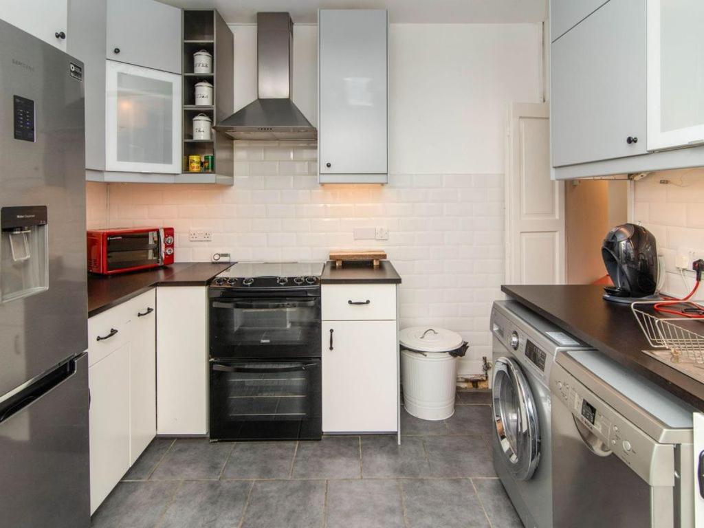 Modern 2-bedroom In Bromley Bromley
