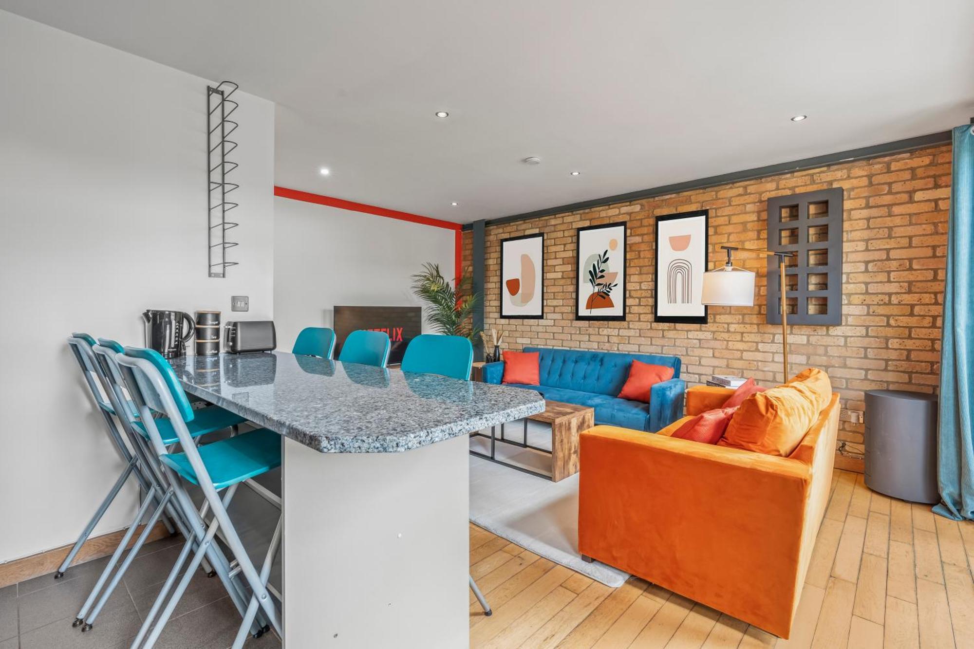 Modern And Industrial 2 Bed - Close To London Bridge, Sleeps 6 Apartment *