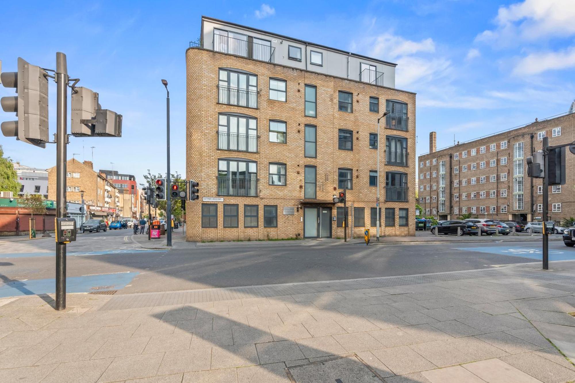 Modern And Industrial 2 Bed - Close To London Bridge, Sleeps 6 Apartment *