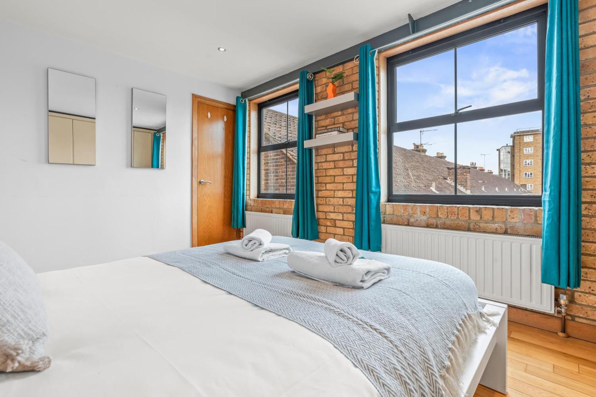 Apartment Modern And Industrial 2 Bed - Close To London Bridge, Sleeps 6 *
