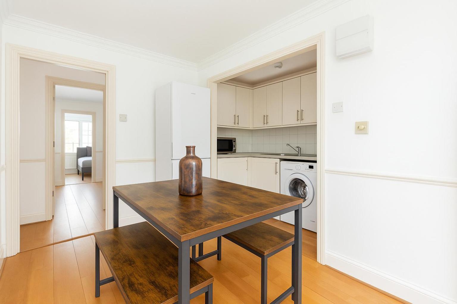 Apartment Modern Flat With Classic Charm - Goldhawk London