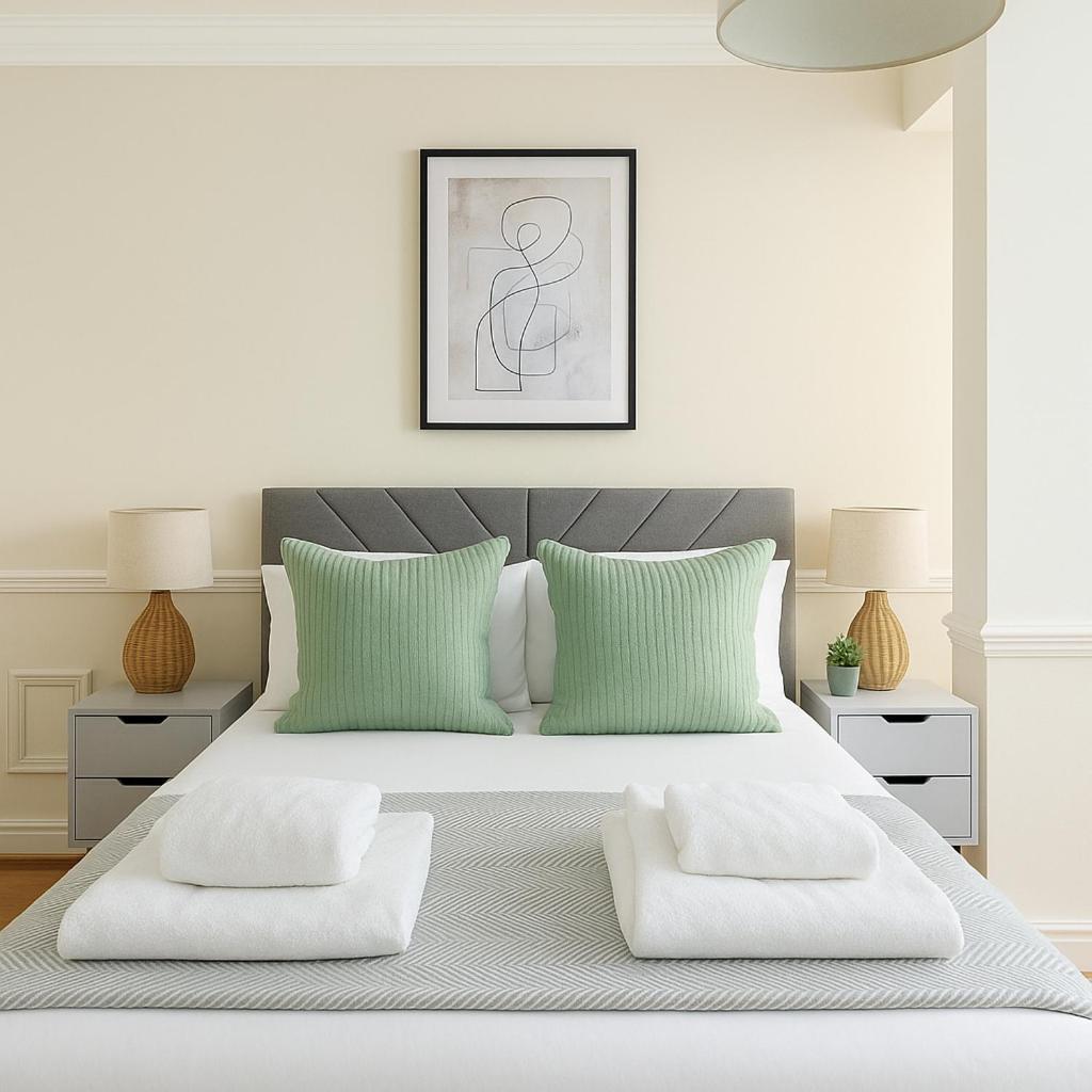 Modern Flat With Classic Charm - Goldhawk Apartment