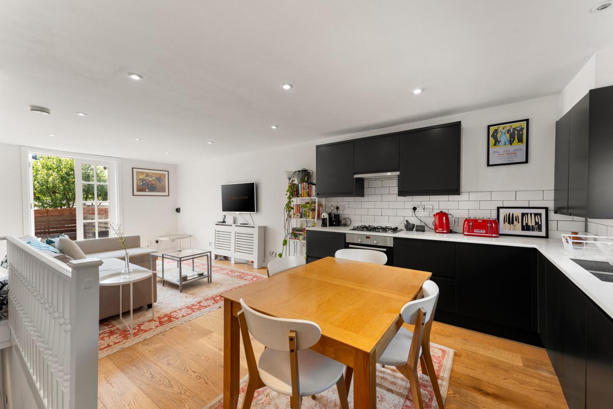 Spacious 1 Bed Maisonette In Camden By Amber Stays, Perfect For Long Term Stays, Sleeps 4! Apartment *