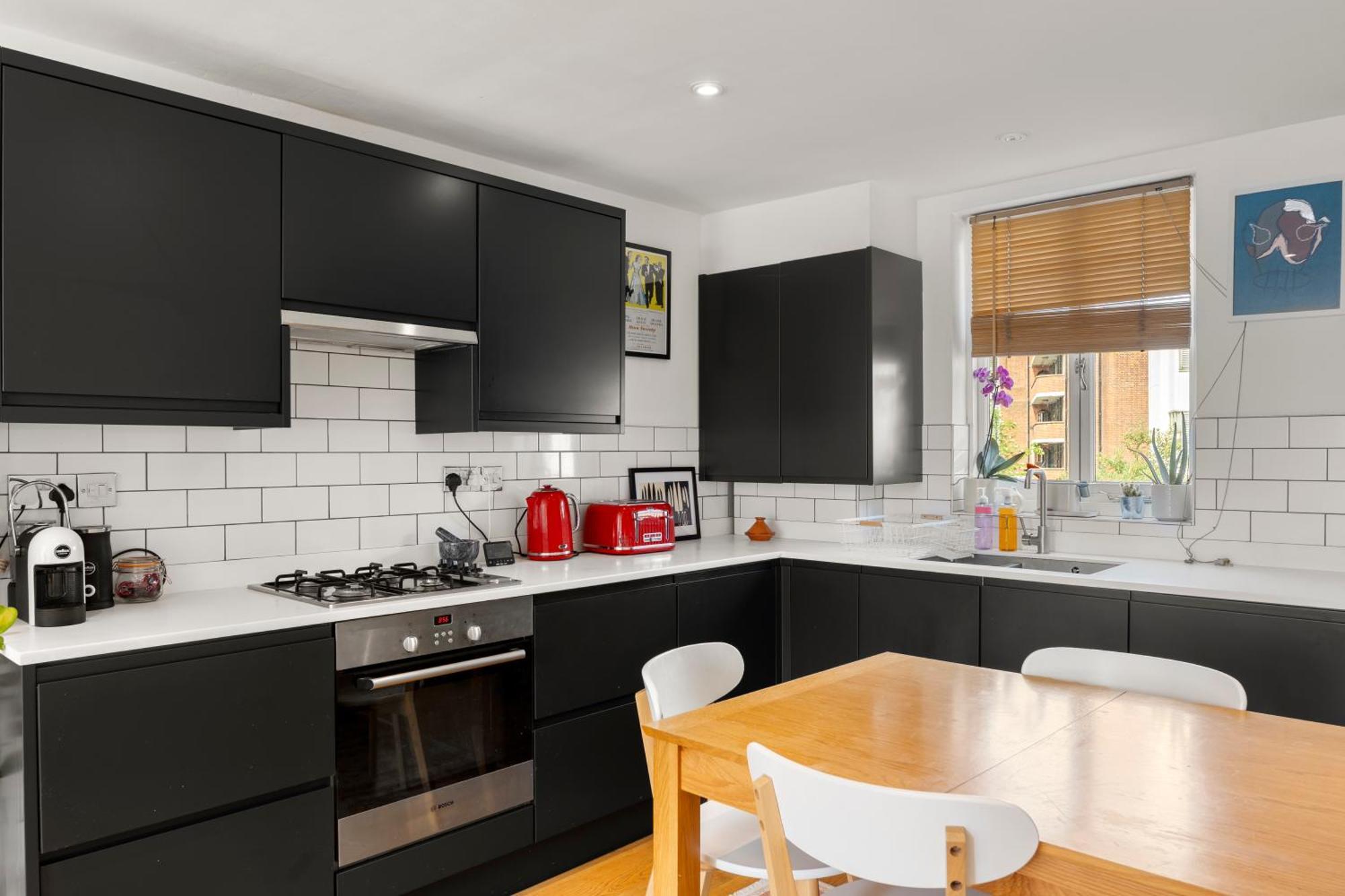 Spacious 1 Bed Maisonette In Camden By Amber Stays, Perfect For Long Term Stays, Sleeps 4! Apartment