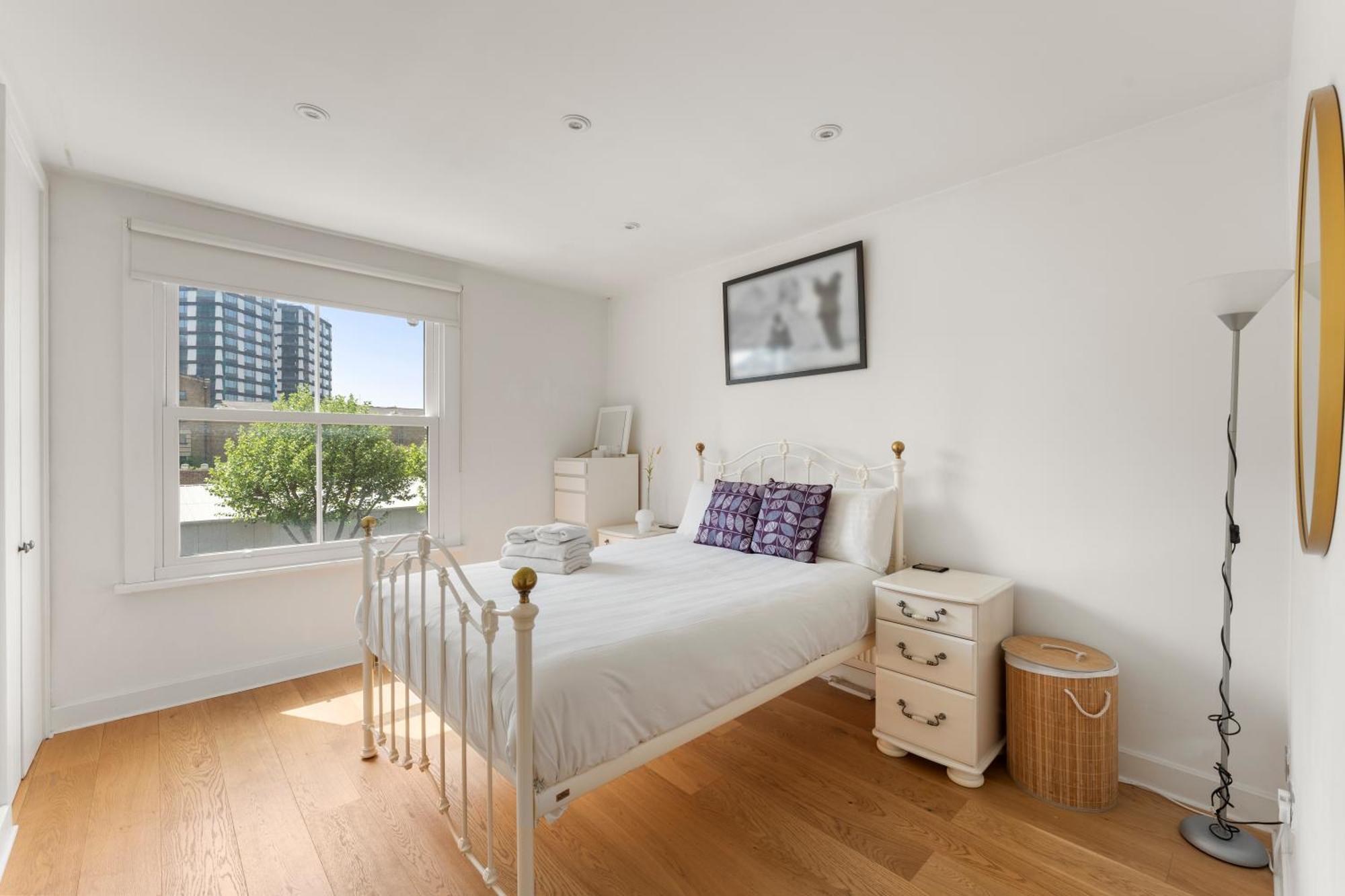 Spacious 1 Bed Maisonette In Camden By Amber Stays, Perfect For Long Term Stays, Sleeps 4! Apartment London