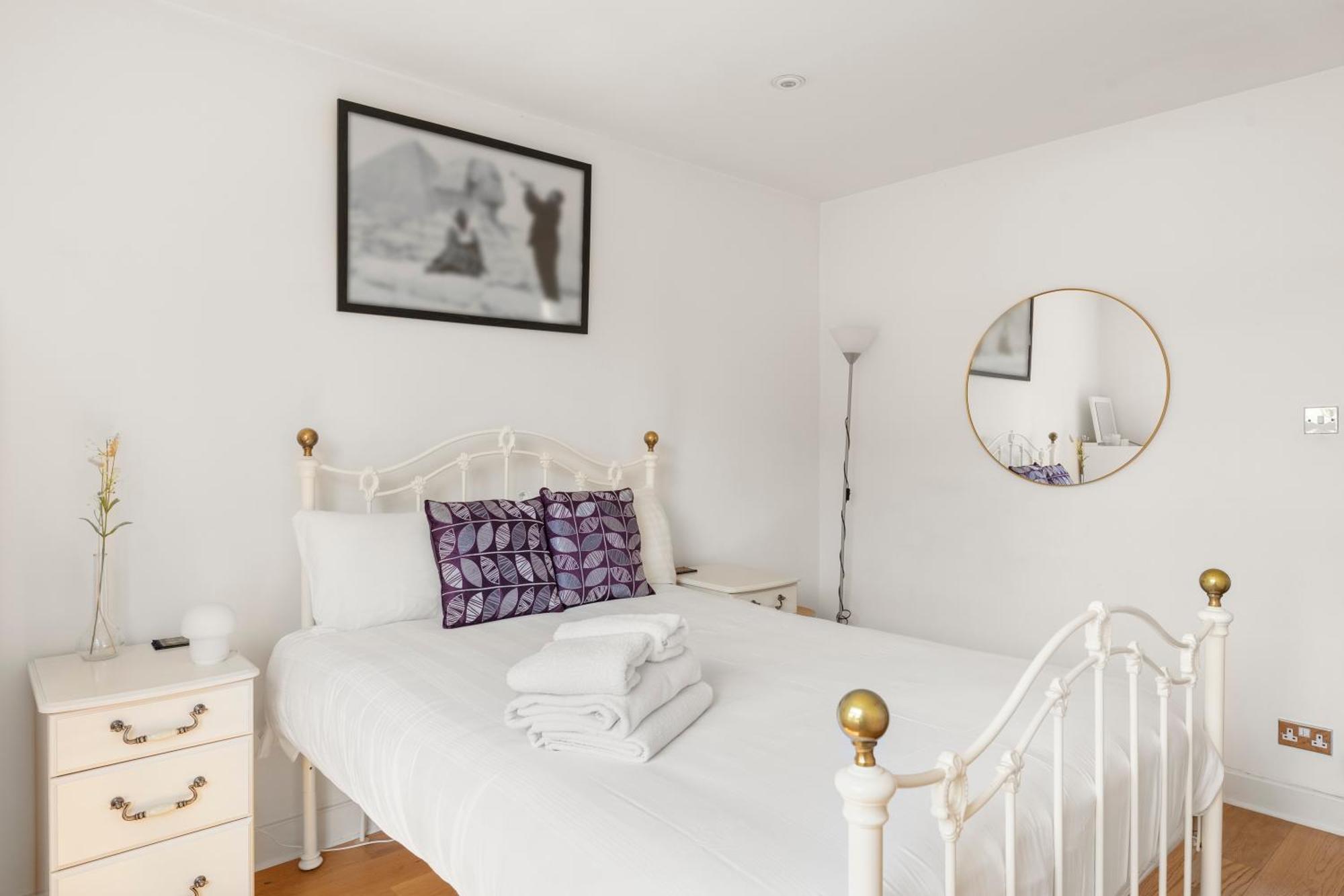 Spacious 1 Bed Maisonette In Camden By Amber Stays, Perfect For Long Term Stays, Sleeps 4! Apartment *