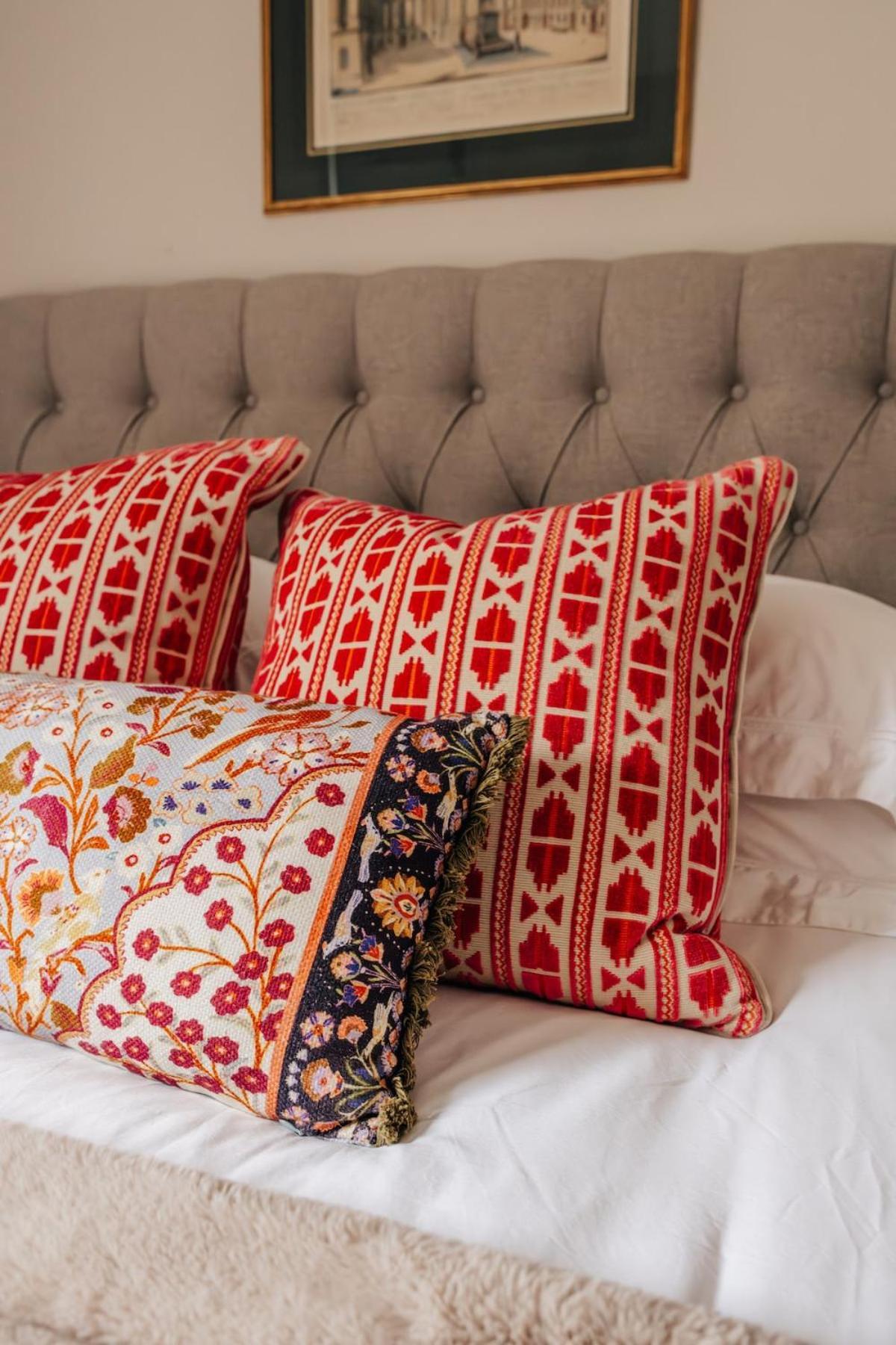 3 Bed, 2 Bath Stylish Flat *