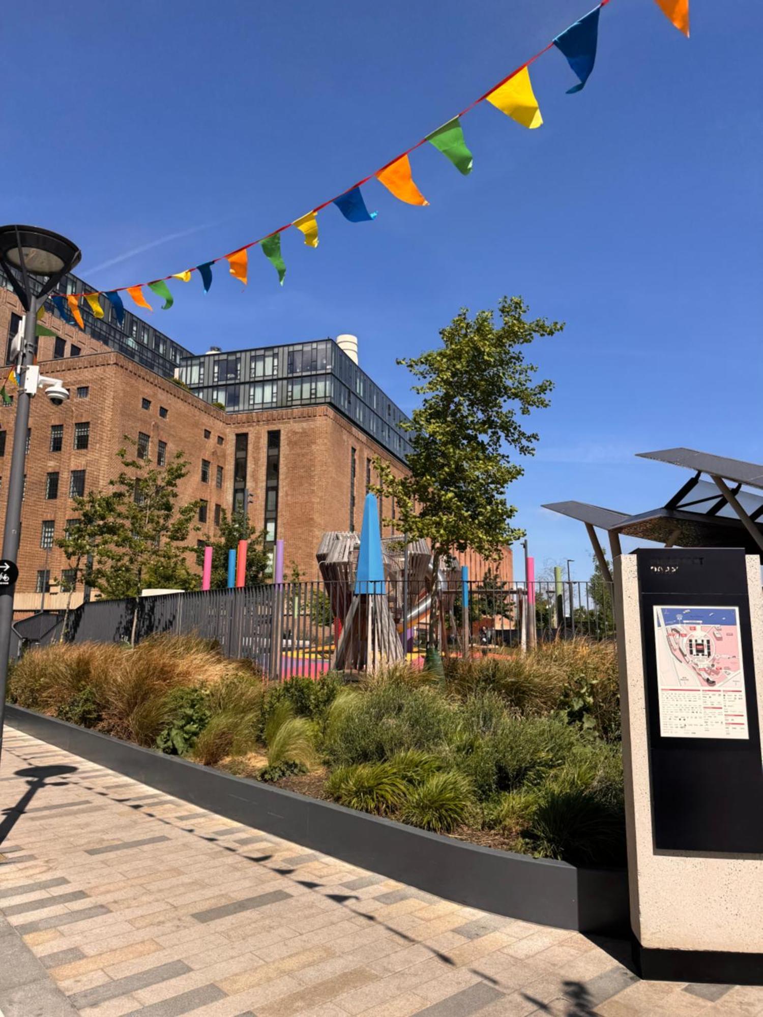 Family Stay London With Balcony In Battersea Power Station Apartment London