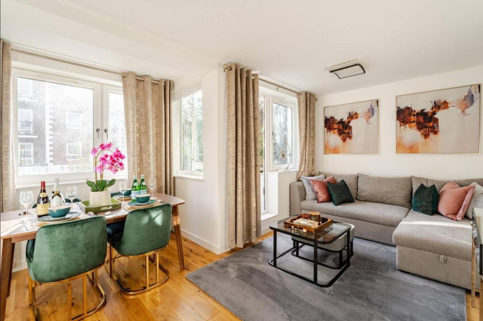 Private And Gated Family - Sleeps 6 Holiday home London