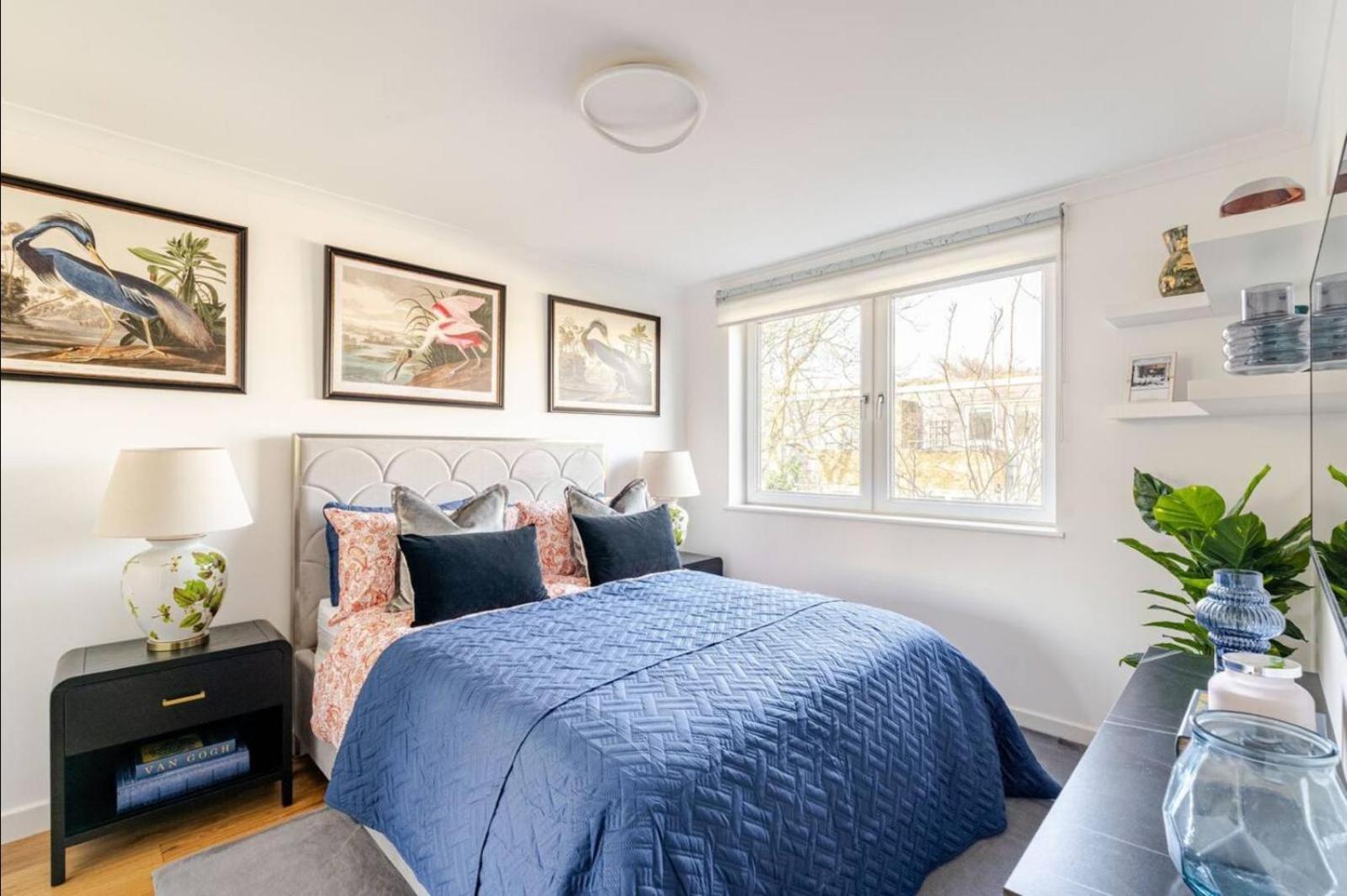 Private And Gated Family - Sleeps 6 Holiday home London