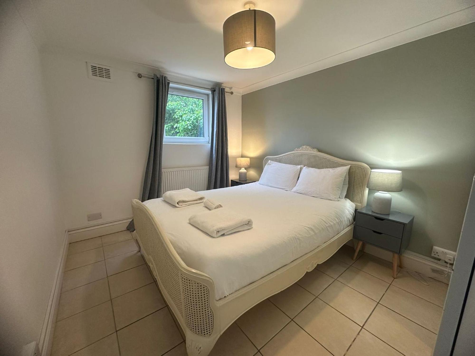 Modern Riverside Living On Black Road * London