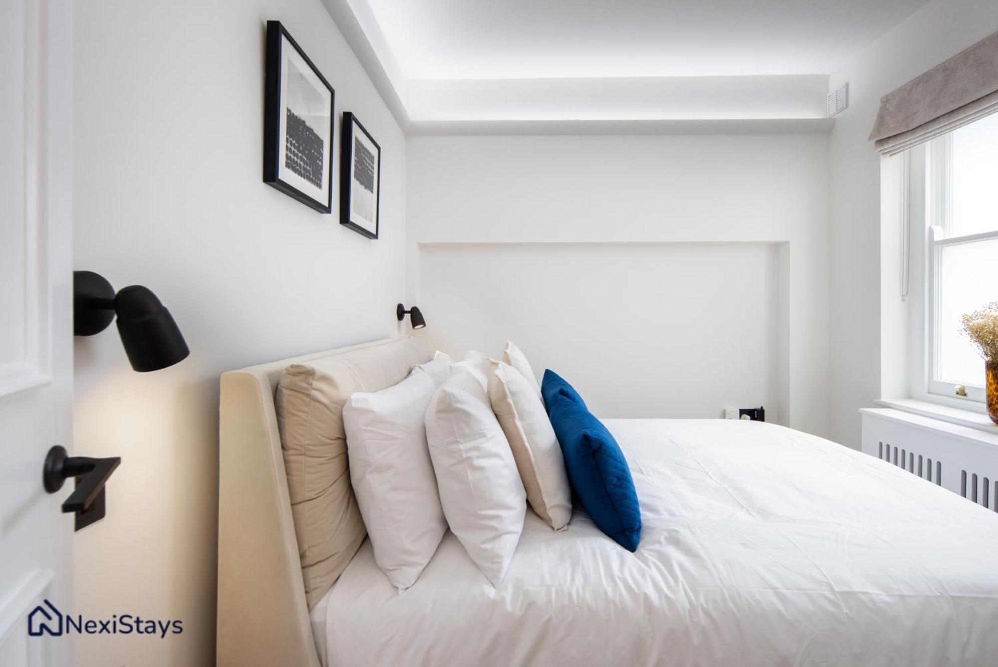 5 Mins Walk To Selfridges, Mayfair Retreat Apartment