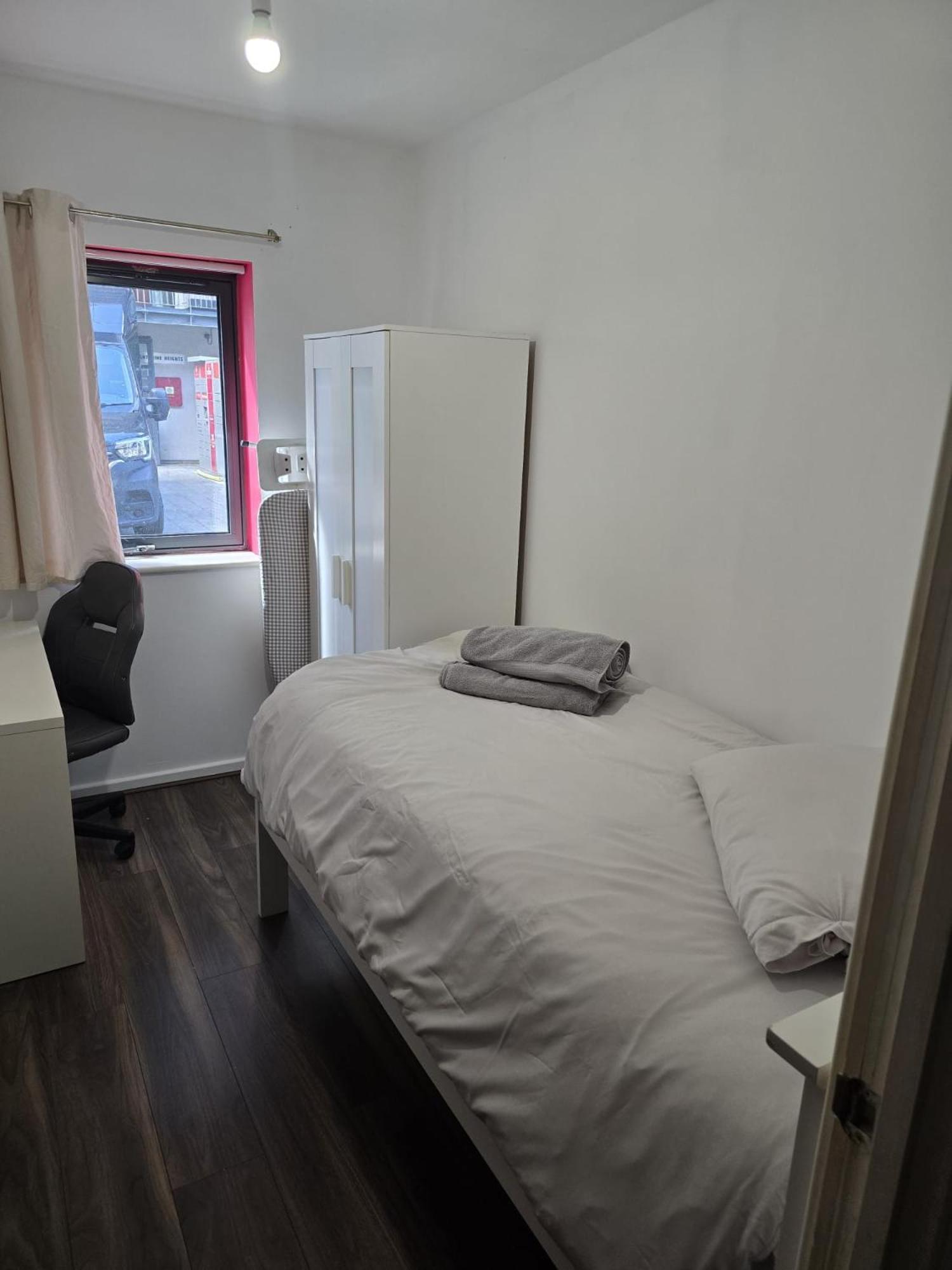 Modern 2-bedroom Bridge