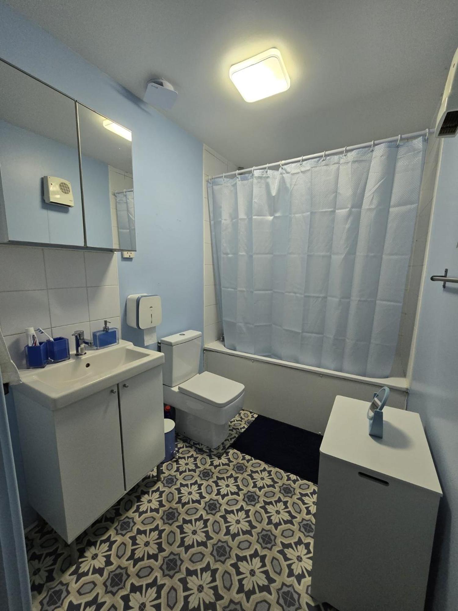 Modern 2-bedroom Bridge Apartment