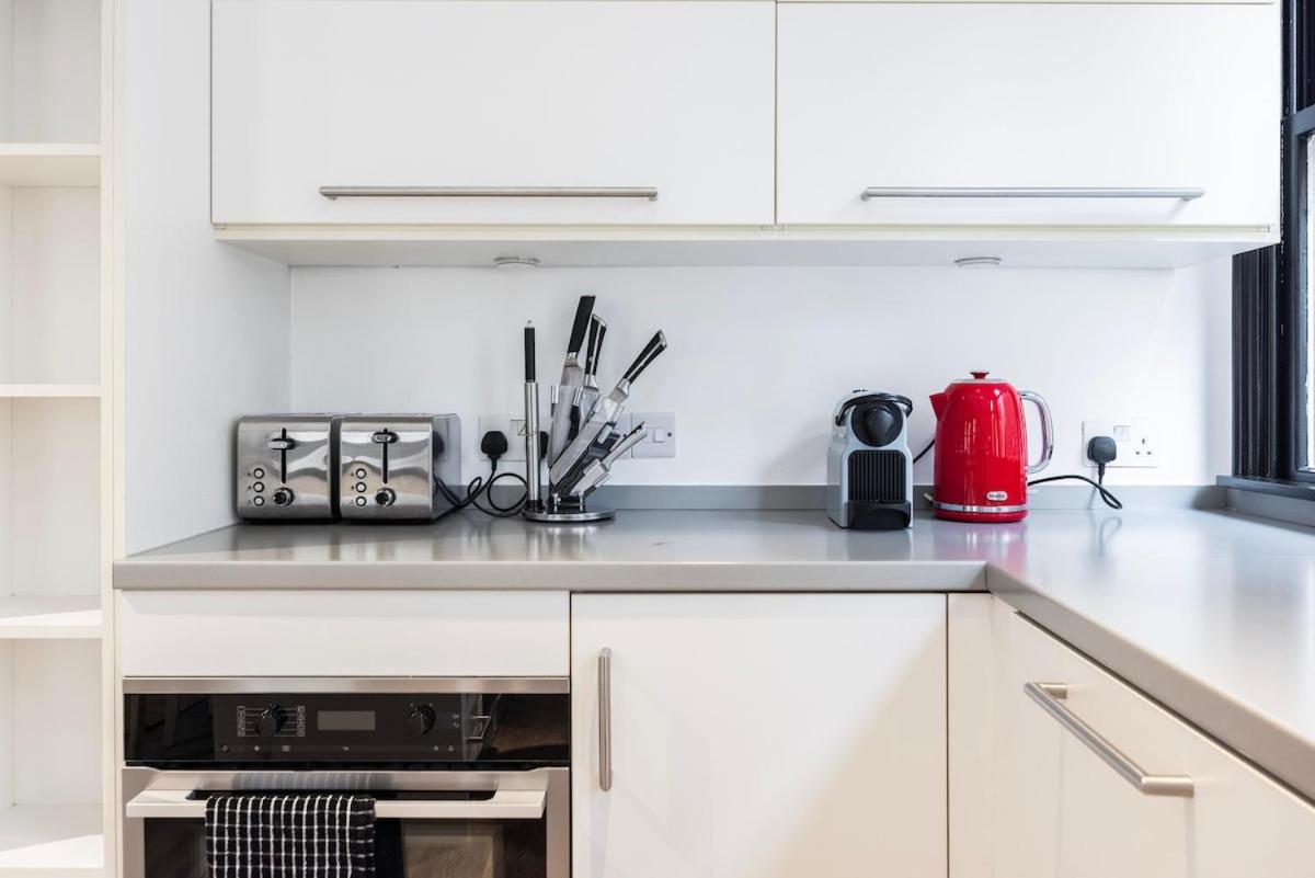 Location, Cosy & Convenient 2 Beds Flat Apartment London