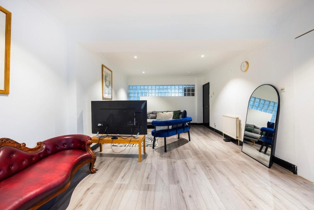 Location, Cosy & Convenient 2 Beds Flat Apartment *