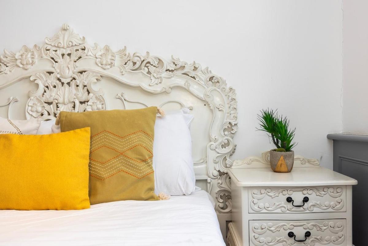 Location, Cosy & Convenient 2 Beds Flat *