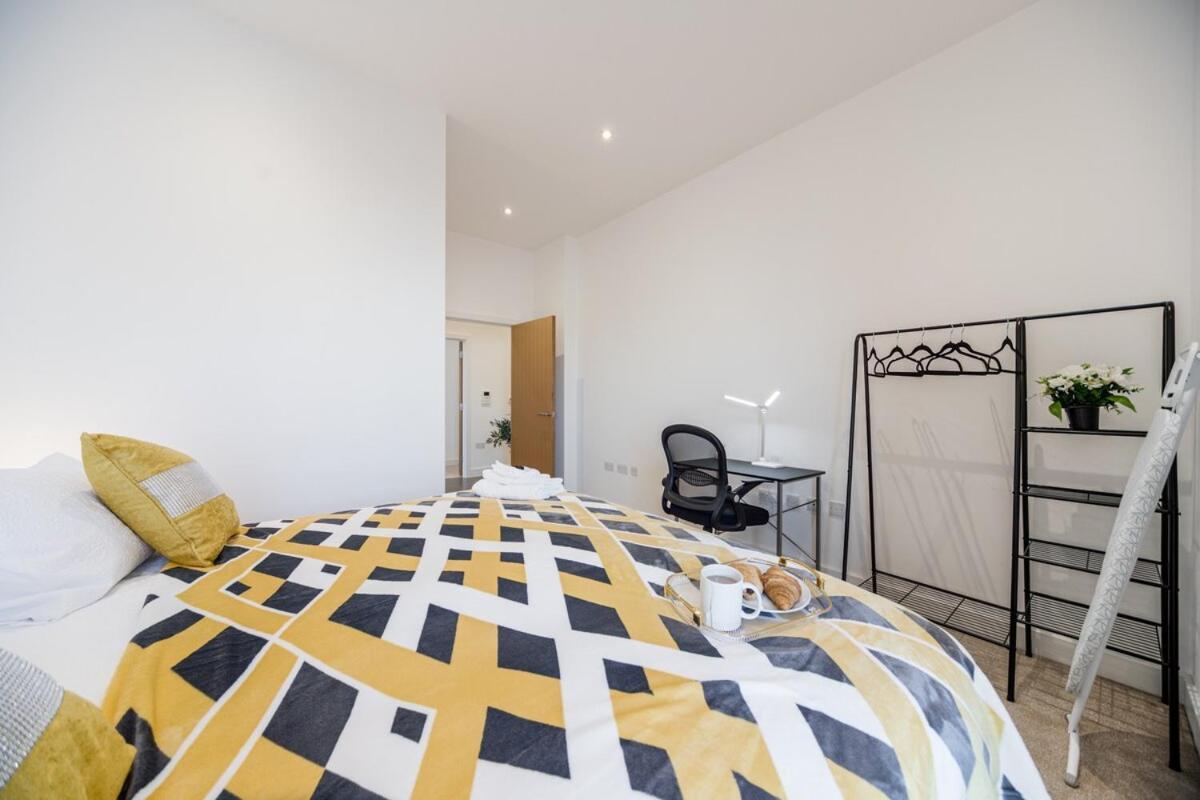 2 Bed Oasis Flat-o2-excel-canary Wharf- Shops- Trains -free Parking,wifi 500mb & Flex Check In Apartamento Londres