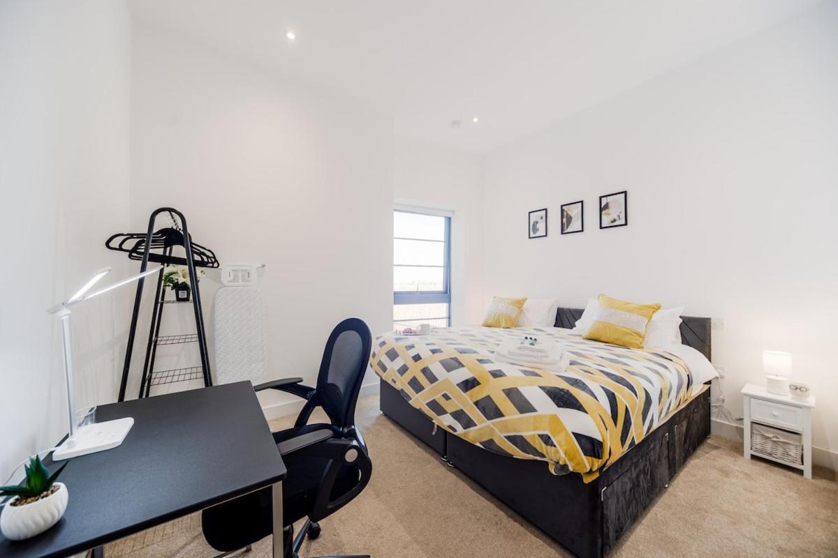 2 Bed Oasis Flat-o2-excel-canary Wharf- Shops- Trains -free Parking,wifi 500mb & Flex Check In Apartamento