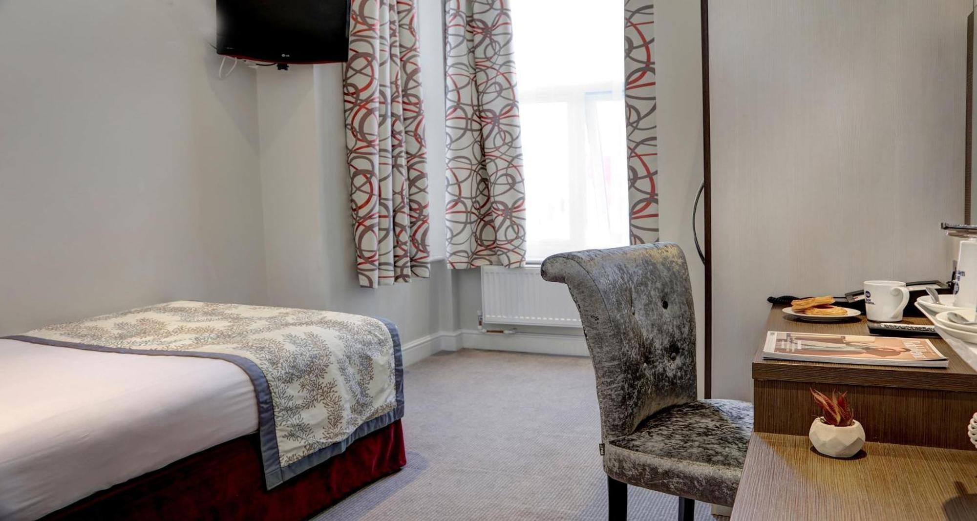 Western Chiswick Palace & Hotel 3*