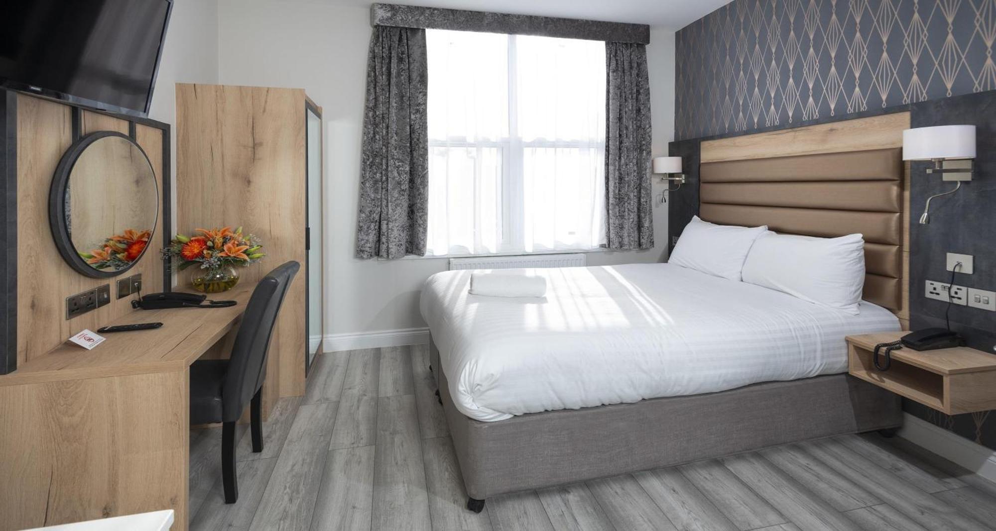 Western Chiswick Palace & 3*