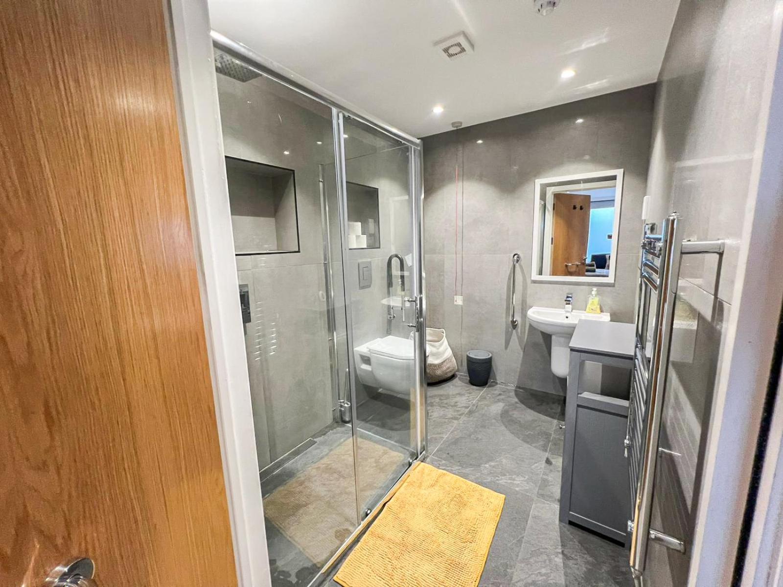 Sleek Flat Near Highbury & Islington Station *